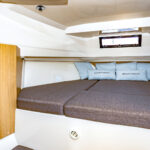 SunCamper 35 Flybridge od Mazury Charter - łóżko
